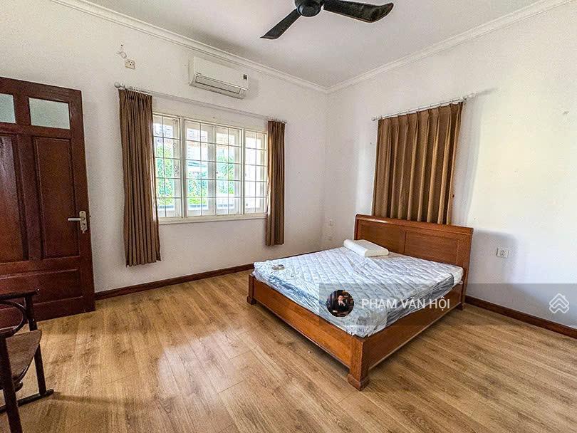 Cho thue biệt thự sân vườn phố đặng thai mai quảng an tây hồ hà nội, dt 250m2 xây 4 tầng 4pn đủ đồ