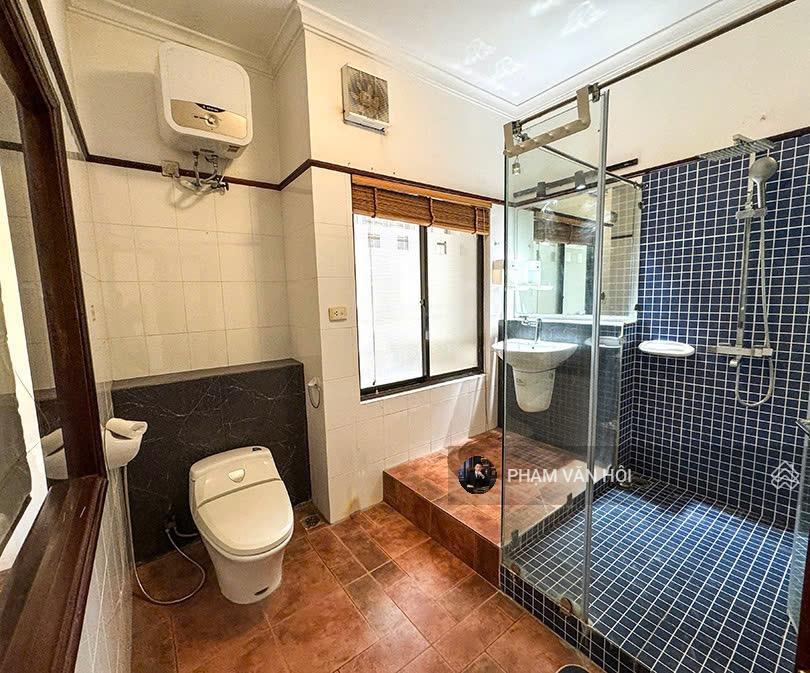 Cho thue biệt thự sân vườn phố đặng thai mai quảng an tây hồ hà nội, dt 250m2 xây 4 tầng 4pn đủ đồ