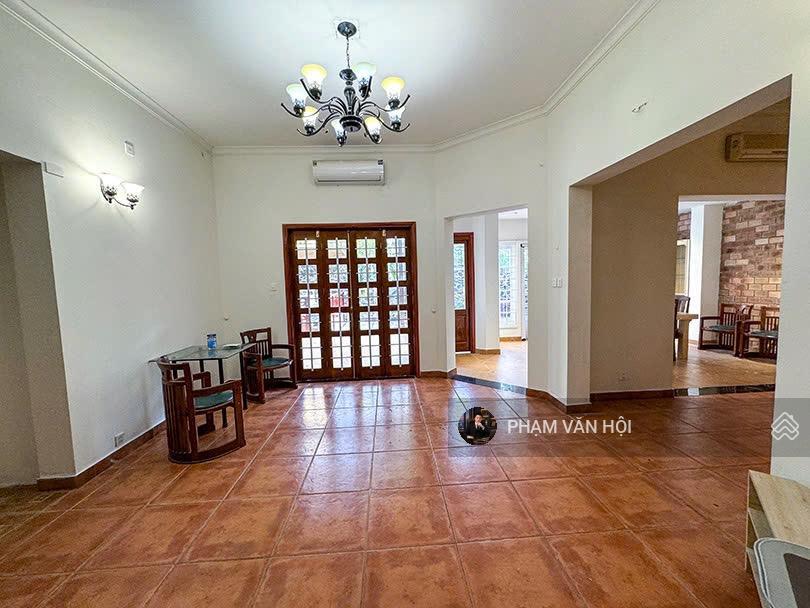 Cho thue biệt thự sân vườn phố đặng thai mai quảng an tây hồ hà nội, dt 250m2 xây 4 tầng 4pn đủ đồ