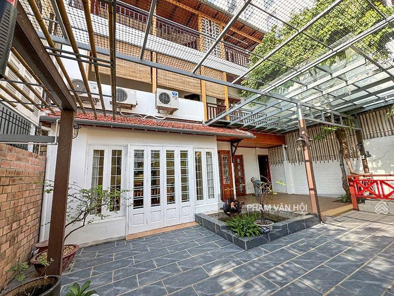Cho thue biệt thự sân vườn phố đặng thai mai quảng an tây hồ hà nội, dt 250m2 xây 4 tầng 4pn đủ đồ