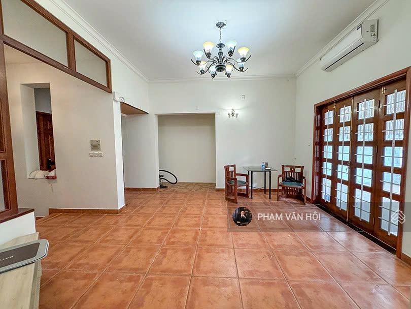 Cho thue biệt thự sân vườn phố đặng thai mai quảng an tây hồ hà nội, dt 250m2 xây 4 tầng 4pn đủ đồ
