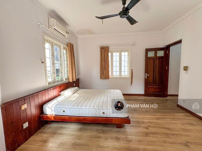 Cho thue biệt thự sân vườn phố đặng thai mai quảng an tây hồ hà nội, dt 250m2 xây 4 tầng 4pn đủ đồ