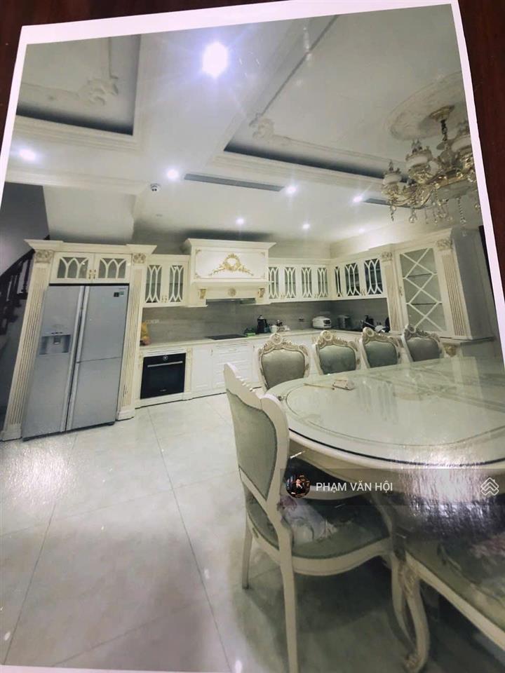 Cho thuê biệt thự d5 vườn đào  lạc long quân tây hồ  200m  xây 5 tầng + 1 hầm  5pn full đồ