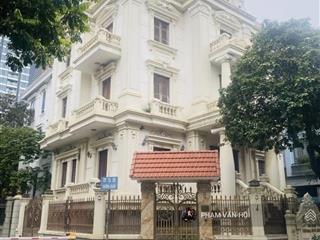 Cho thuê biệt thự d5 vườn đào  lạc long quân tây hồ  200m  xây 5 tầng + 1 hầm  5pn full đồ
