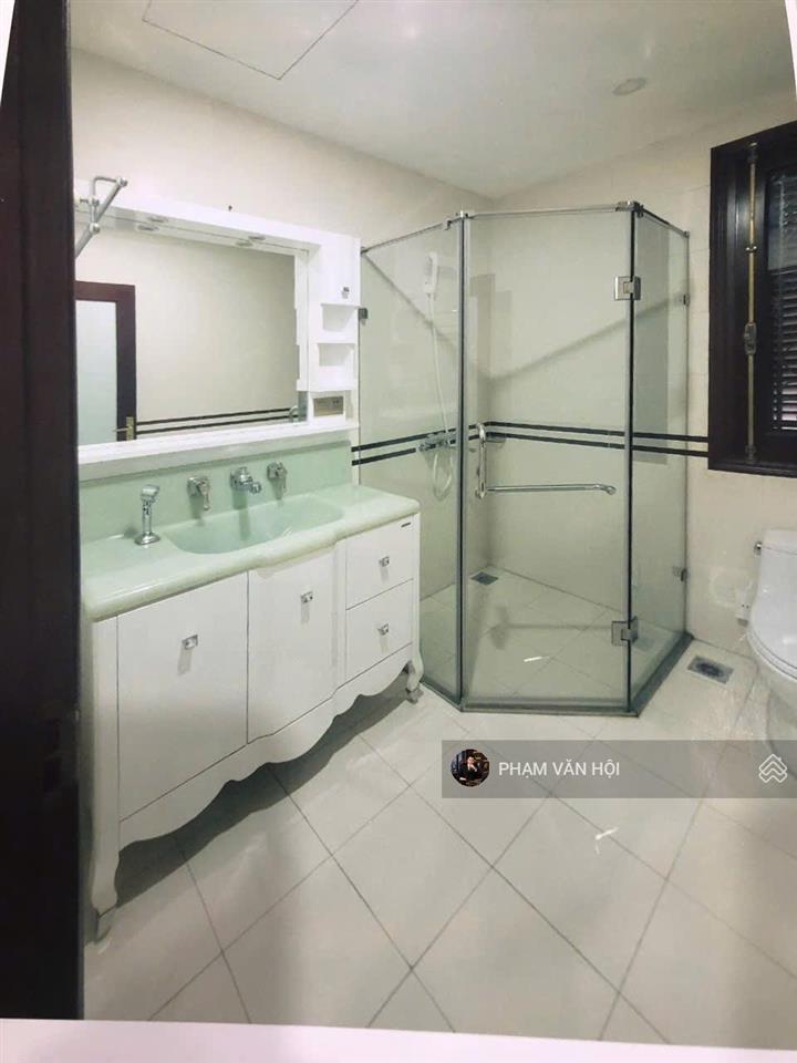 Cho thuê biệt thự d5 vườn đào  lạc long quân tây hồ  200m  xây 5 tầng + 1 hầm  5pn full đồ