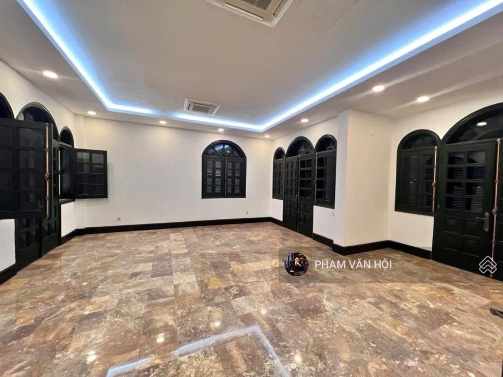 Cho thuê biệt thự sân vườn mặt phố âu cơ  quảng an tây hồ hà nội  dt 600m2 5 tầng  6pn  giá rẻ