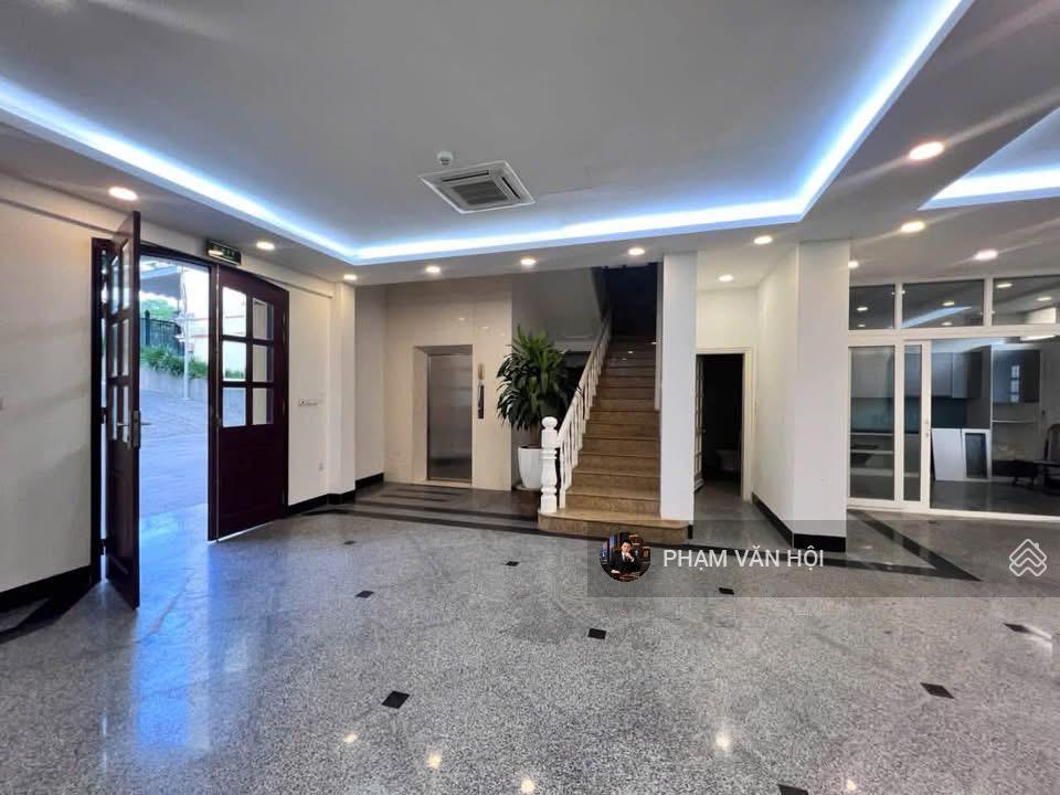 Cho thuê biệt thự sân vườn mặt phố âu cơ  quảng an tây hồ hà nội  dt 600m2 5 tầng  6pn  giá rẻ