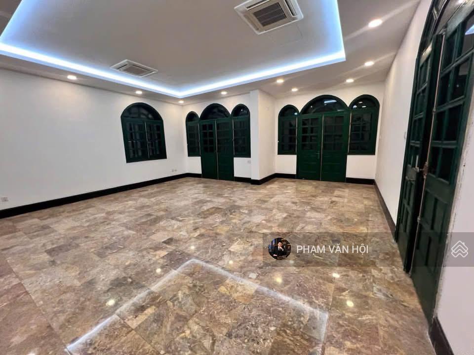 Cho thuê biệt thự sân vườn mặt phố âu cơ  quảng an tây hồ hà nội  dt 600m2 5 tầng  6pn  giá rẻ
