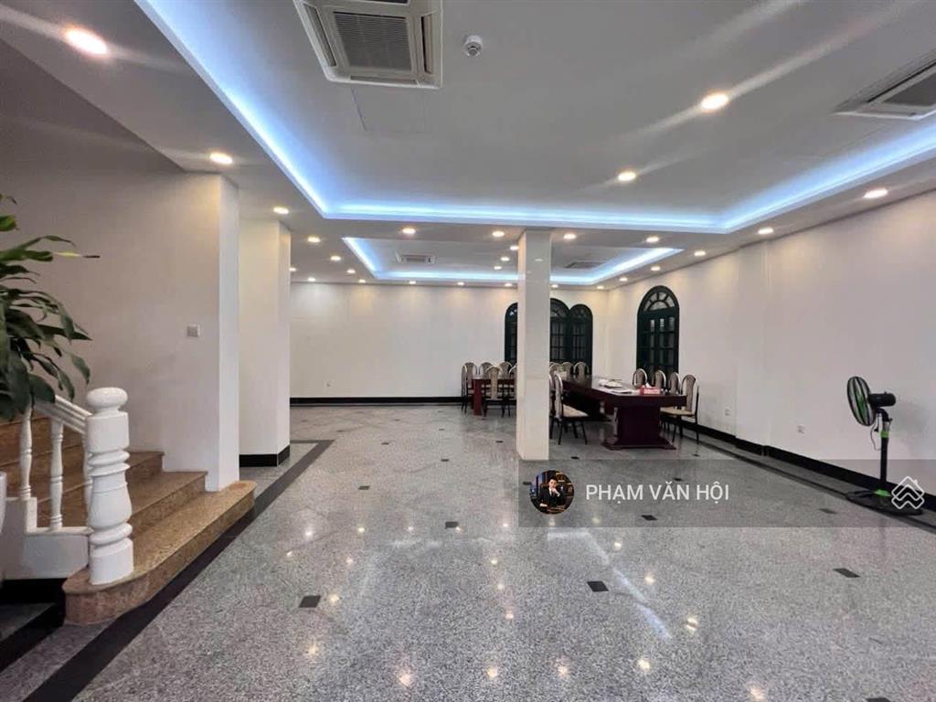 Cho thuê biệt thự sân vườn mặt phố âu cơ  quảng an tây hồ hà nội  dt 600m2 5 tầng  6pn  giá rẻ