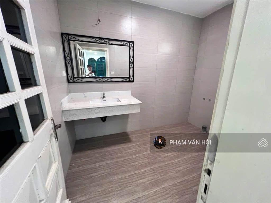 Cho thuê biệt thự sân vườn mặt phố âu cơ  quảng an tây hồ hà nội  dt 600m2 5 tầng  6pn  giá rẻ