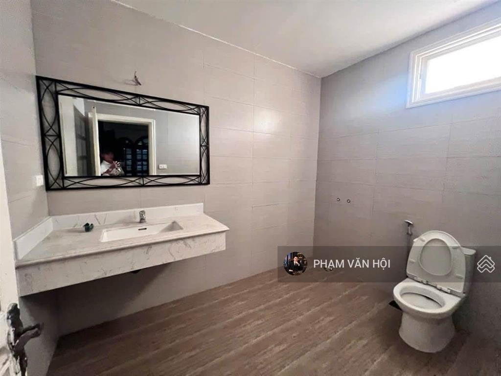 Cho thuê biệt thự sân vườn mặt phố âu cơ  quảng an tây hồ hà nội  dt 600m2 5 tầng  6pn  giá rẻ