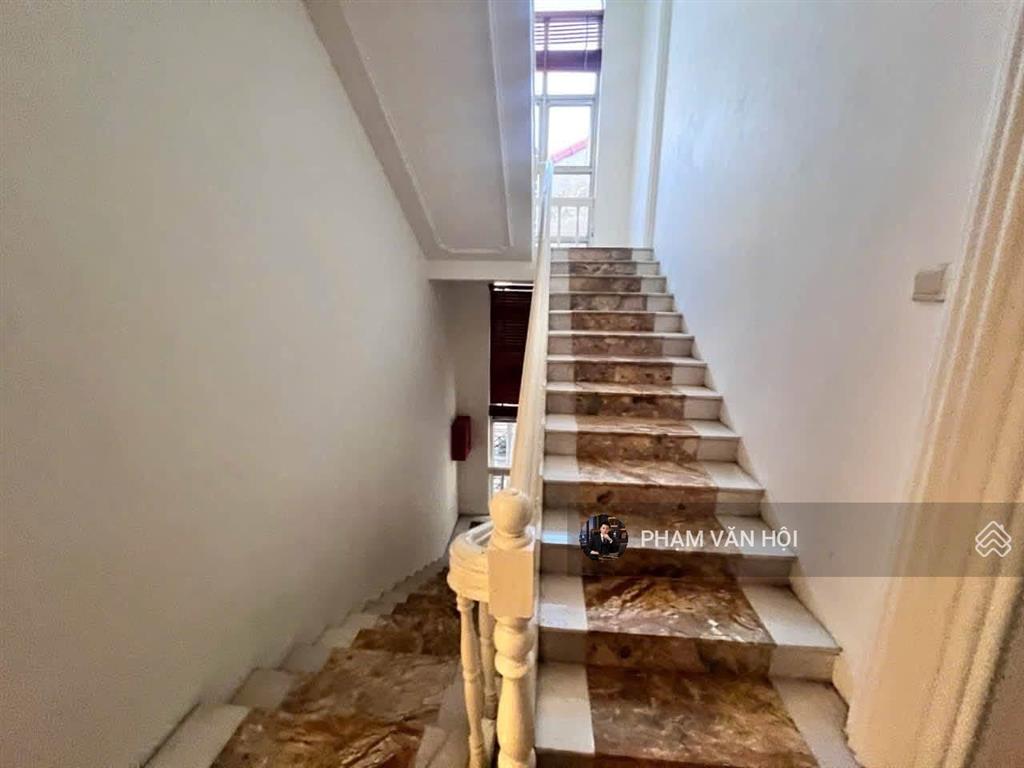 Cho thuê biệt thự sân vườn mặt phố âu cơ  quảng an tây hồ hà nội  dt 600m2 5 tầng  6pn  giá rẻ
