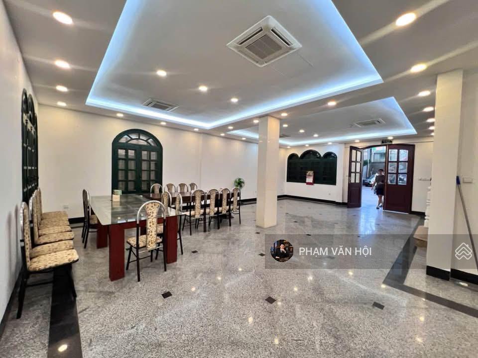 Cho thuê biệt thự sân vườn mặt phố âu cơ  quảng an tây hồ hà nội  dt 600m2 5 tầng  6pn  giá rẻ