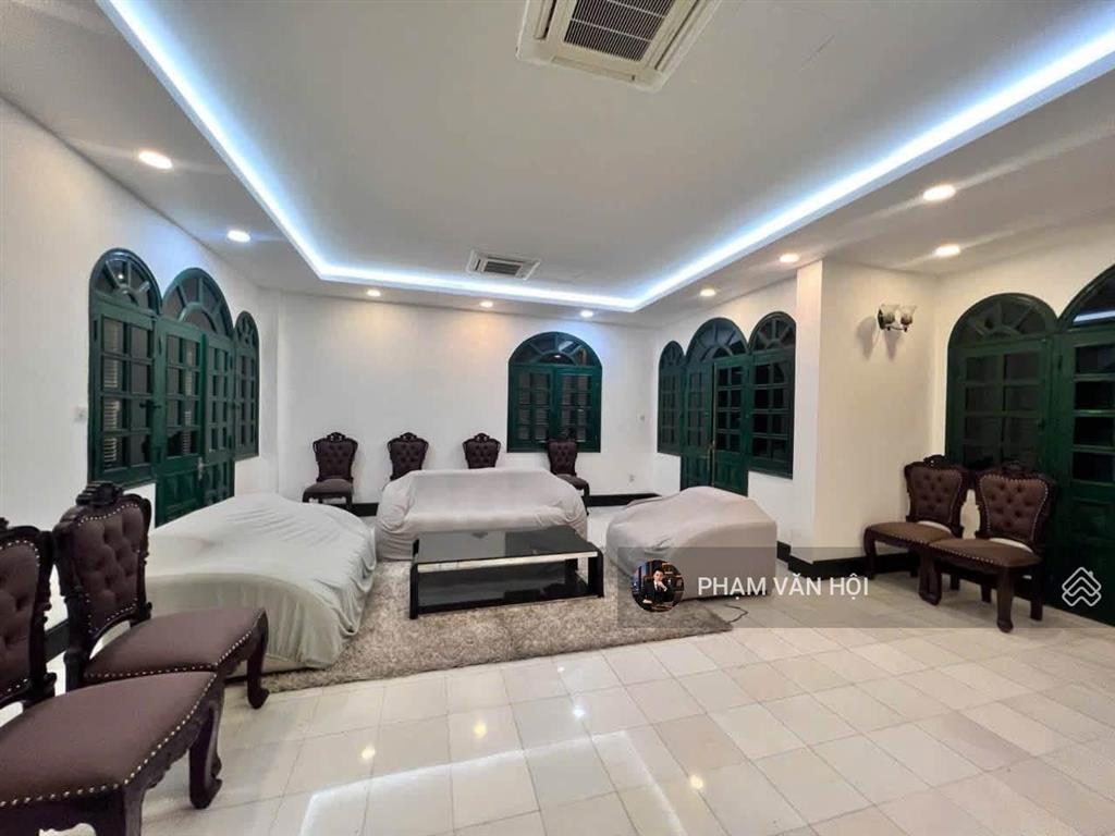 Cho thuê biệt thự sân vườn mặt phố âu cơ  quảng an tây hồ hà nội  dt 600m2 5 tầng  6pn  giá rẻ