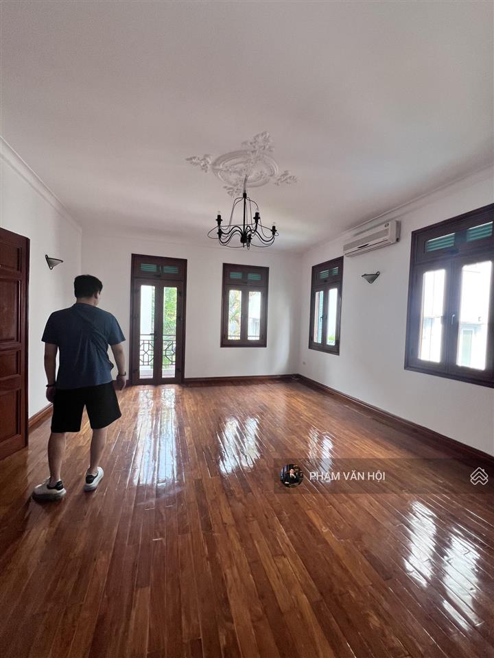 Cho thuê biệt thự sân vườn bể bơi phố tô ngọc vân tây hồ hà nội  400m2 5 tầng 4pn full đồ giá rẻ