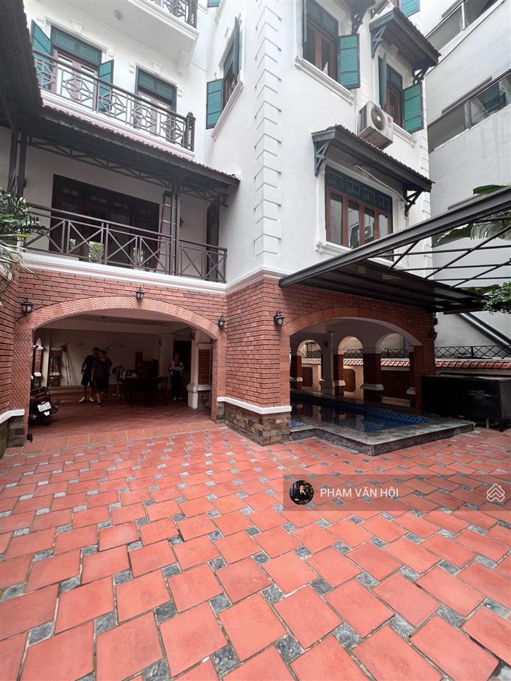 Cho thuê biệt thự sân vườn bể bơi phố tô ngọc vân tây hồ hà nội  400m2 5 tầng 4pn full đồ giá rẻ