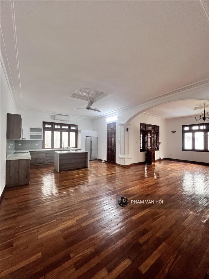 Cho thuê biệt thự sân vườn bể bơi phố tô ngọc vân tây hồ hà nội  400m2 5 tầng 4pn full đồ giá rẻ