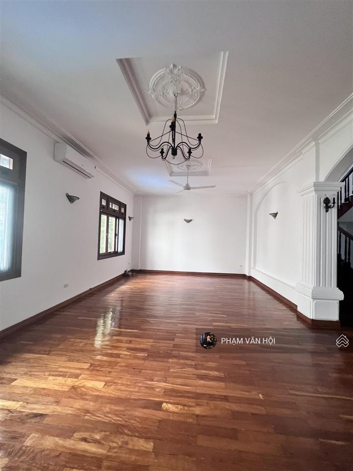 Cho thuê biệt thự sân vườn bể bơi phố tô ngọc vân tây hồ hà nội  400m2 5 tầng 4pn full đồ giá rẻ