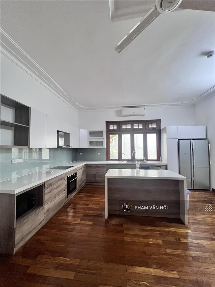 Cho thuê biệt thự sân vườn bể bơi phố tô ngọc vân tây hồ hà nội  400m2 5 tầng 4pn full đồ giá rẻ