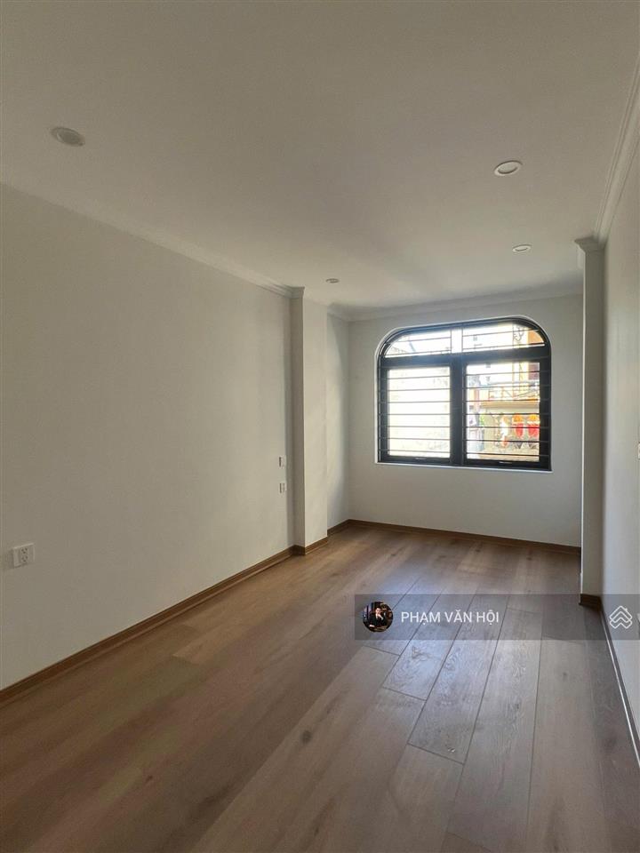 Cho thuê nhà mặt phố hoàng hoa thám, ba đình, 100m x 6 tầng, thang máy, 10 phòng, giá 40 triệu/th