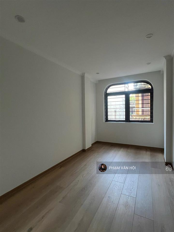 Cho thuê nhà mặt phố hoàng hoa thám, ba đình, 100m x 6 tầng, thang máy, 10 phòng, giá 40 triệu/th
