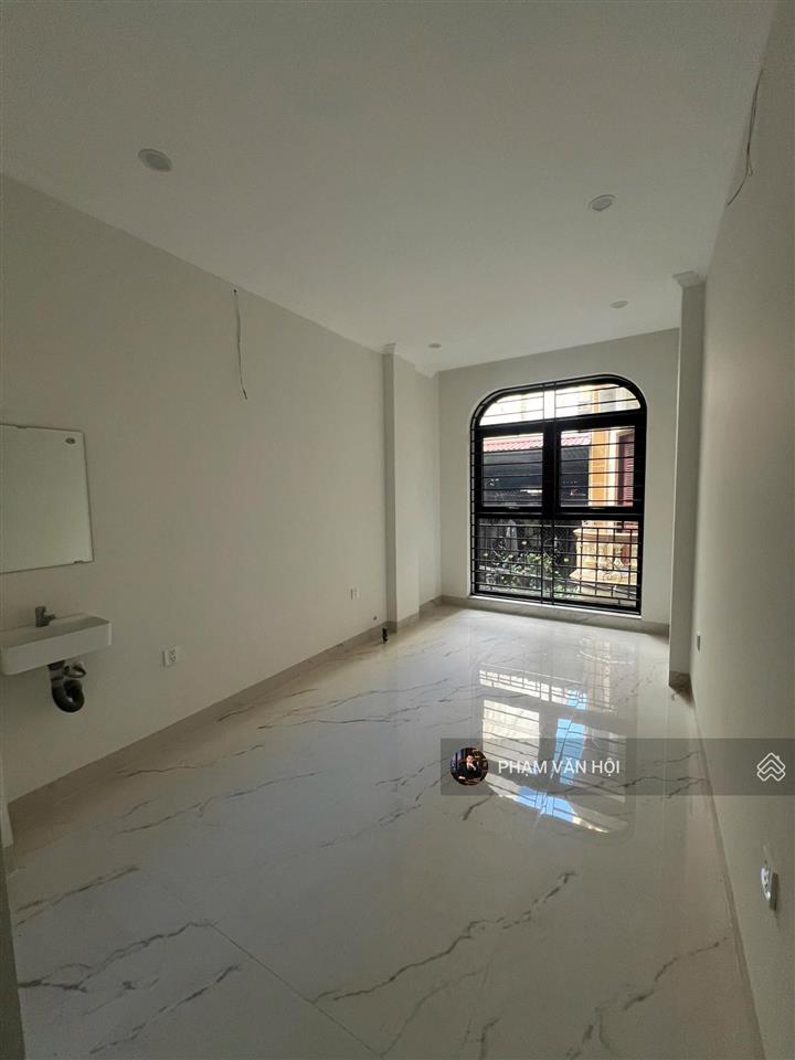 Cho thuê nhà mặt phố hoàng hoa thám, ba đình, 100m x 6 tầng, thang máy, 10 phòng, giá 40 triệu/th