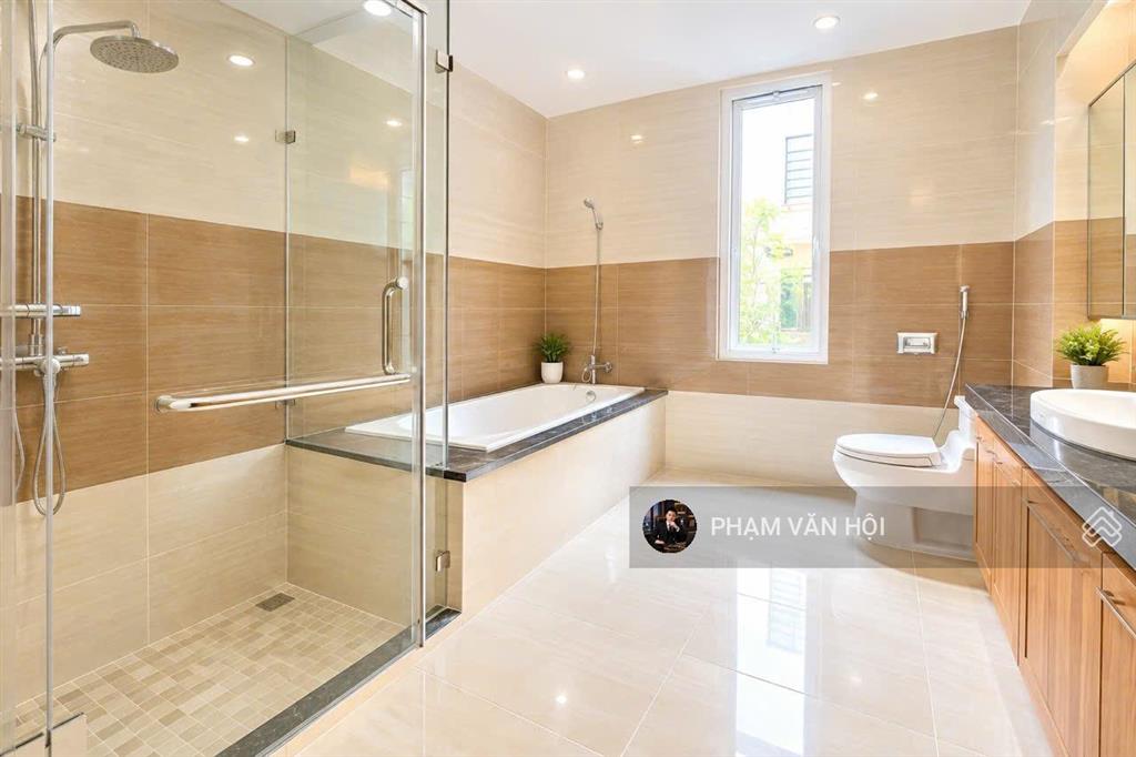 Cho thuê biệt thự sân vườn, mặt phố từ hoa mặt hồ tây  250m 3 tầng 4pn  giá rẻ