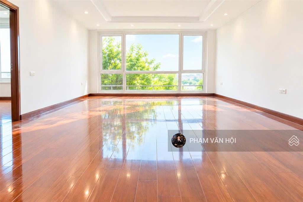 Cho thuê biệt thự mặt hồ tây mặt phố phố từ hoa tây hồ | sân vườn | 200m | 4 tầng 4pn giá rẻ