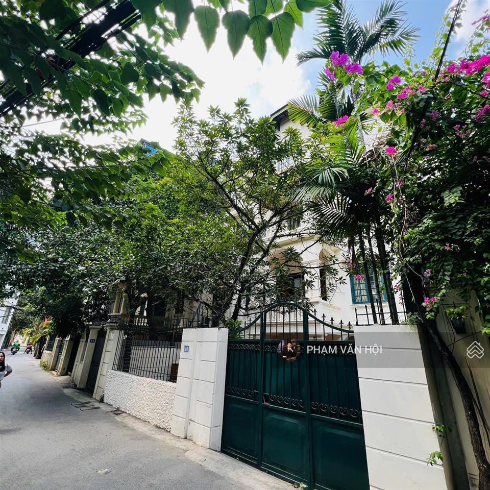 Cho thuê biệt thự sân vườn, phố tô ngọc vân  tây hồ  dt 200m 5 tầng gara ô tô 55 triệu/tháng