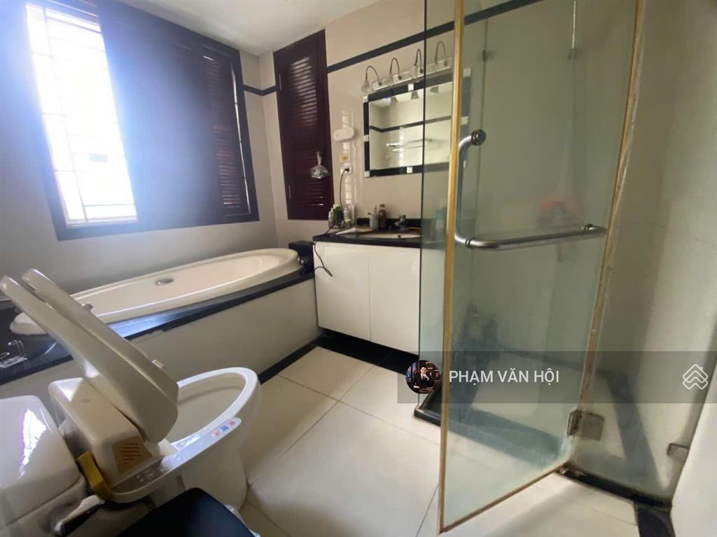 Cho thuê nhà mặt phố nguyễn đình thi, mặt hồ tây, 160m, mt 10m, 4 tầng, giá 120 triệu/tháng