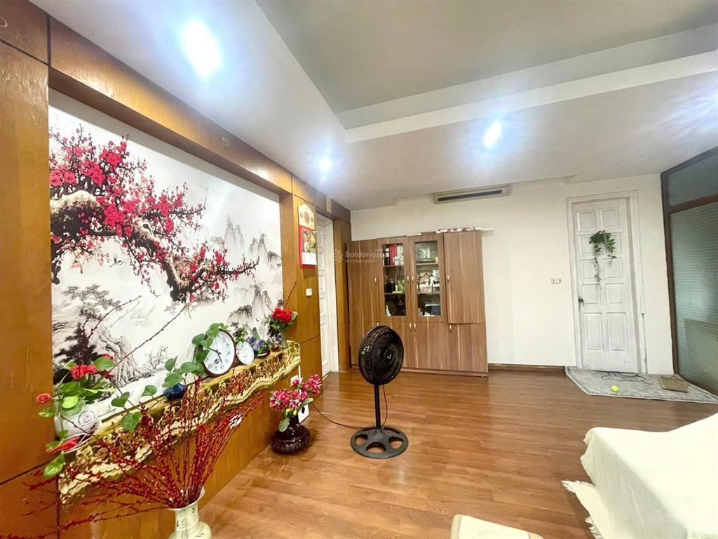 Mặt phố, lô góc nguyễn lân, giá cực chất 37,6 tỷ, 100m2, 5pn, 5wc, 5 tầng