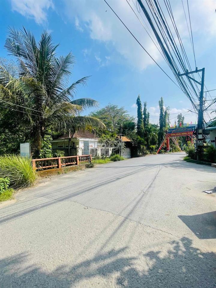 bán đất thổ cư  200m2 ,Vĩnh Phú 32 đi vào . Giá 5 tỉ 300 TL