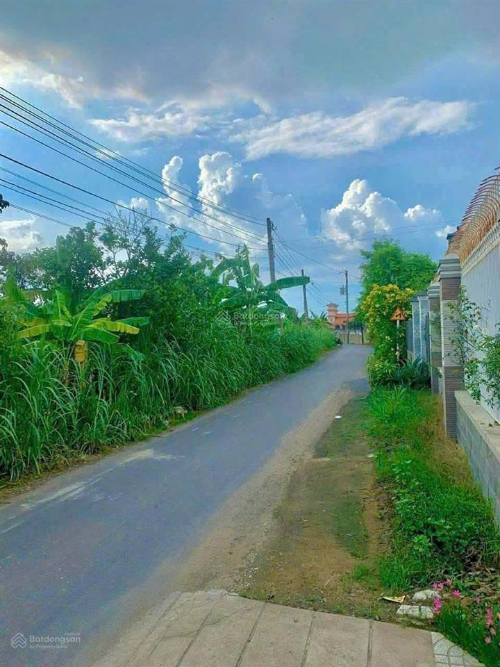 Nhà vườn hoàn thiện đẹp, 943m2 (3 phòng ngủ, sẵn nhà, vườn cây, ao cá, cách ql1a chỉ 1.5km