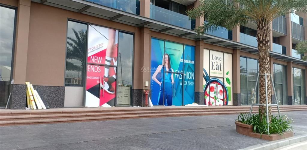 Cần tiền bán shophouse 2 tầng tại eco green quận 7, đã có sổ, đang có hđ thuê 2 năm giá 19 tỷ