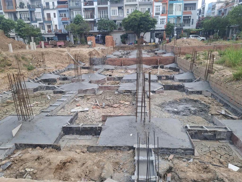 Bán gấp 72m đất mặt tiền đường kinh doanh 447 lê văn việt quận 9 ngay đại học gtvt