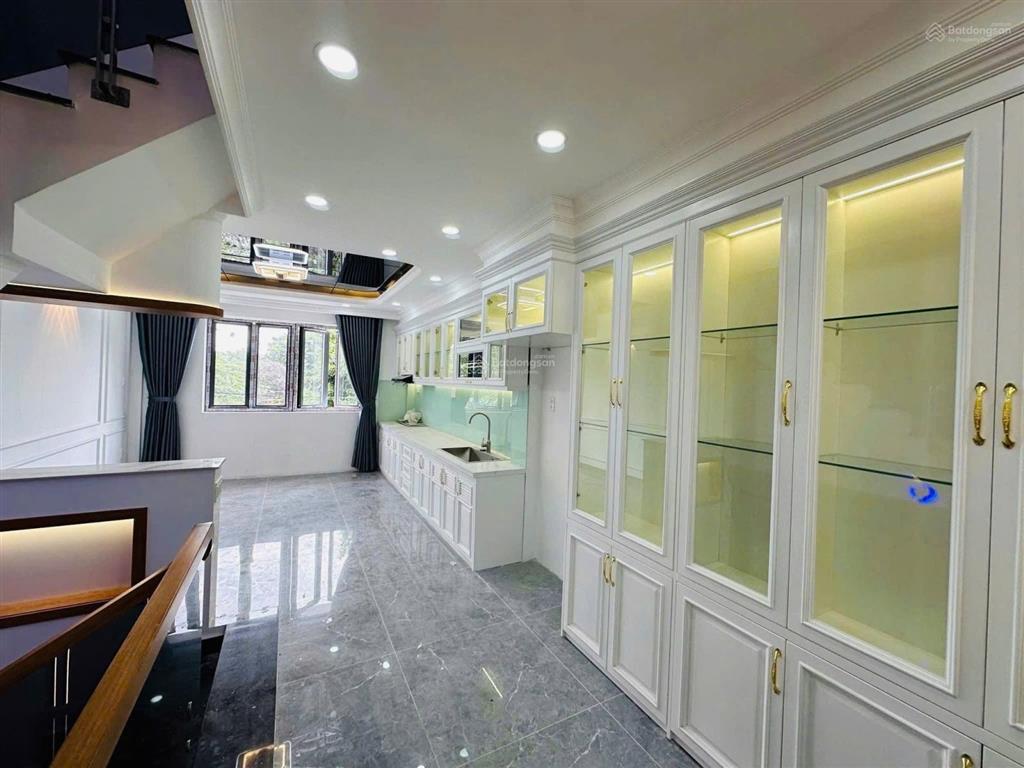 Nhà 4 lầu hẻm xe hơi đường đinh thị thi giáp khu vạn phúc, 18 triệu/tháng