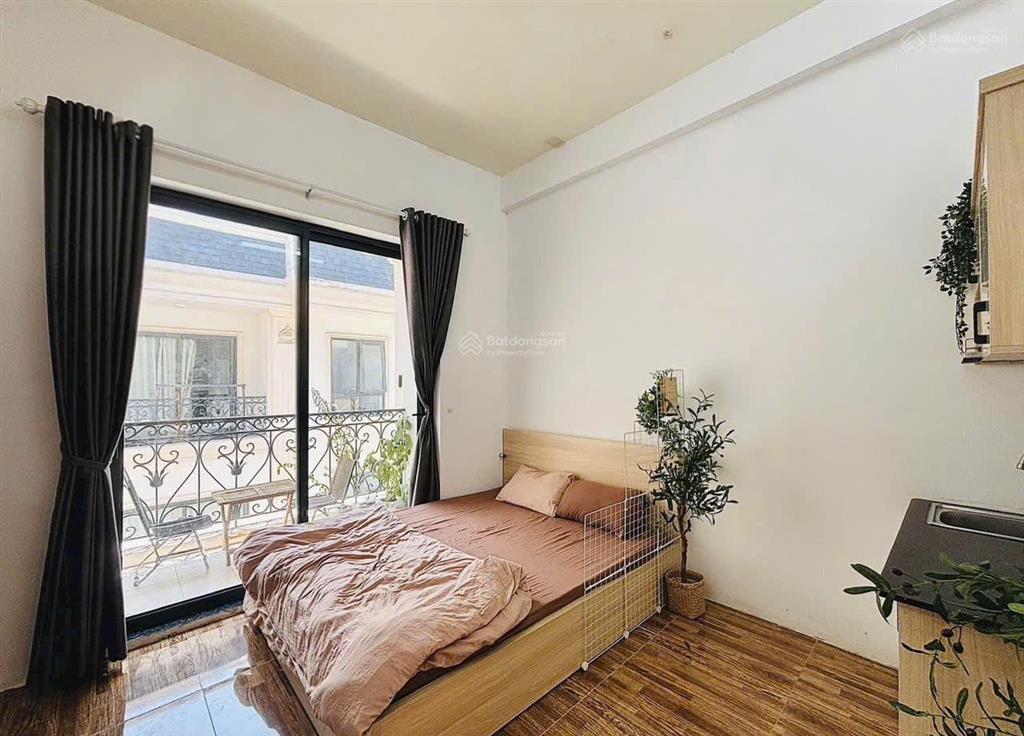 Cho thuê căn hộ dịch vụ có bancon full nội thất ở nhà mặt tiền đinh thị thi vạn phúc 6,7 triệu 55m