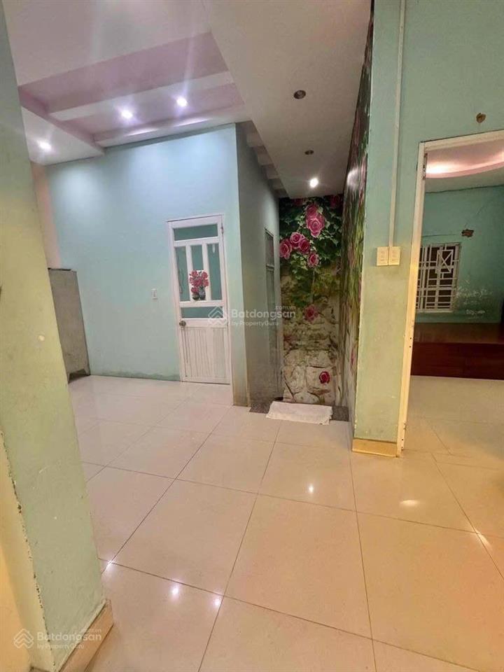 Nhà trệt lầu mặt tiền đường 10m gần phạm văn đồng, 3 máy lạnh điện mặt trời giá 12 triệu/tháng