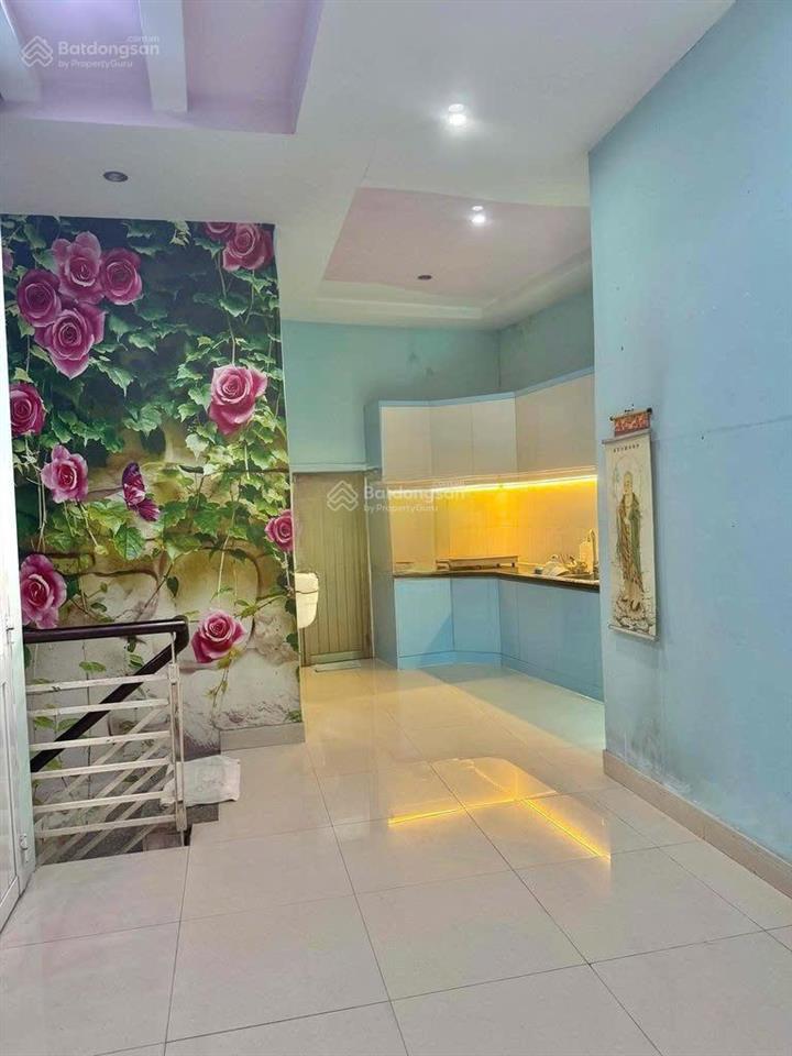Nhà trệt lầu mặt tiền đường 10m gần phạm văn đồng, 3 máy lạnh điện mặt trời giá 12 triệu/tháng