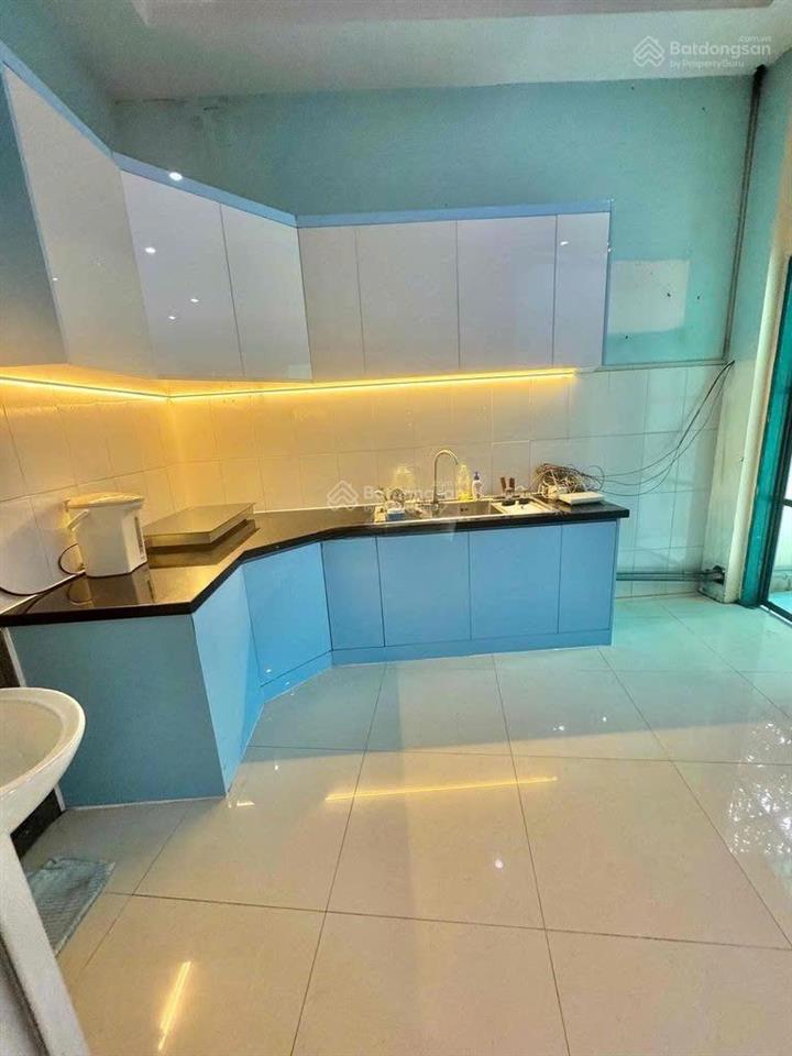 Nhà trệt lầu mặt tiền đường 10m gần phạm văn đồng, 3 máy lạnh điện mặt trời giá 12 triệu/tháng