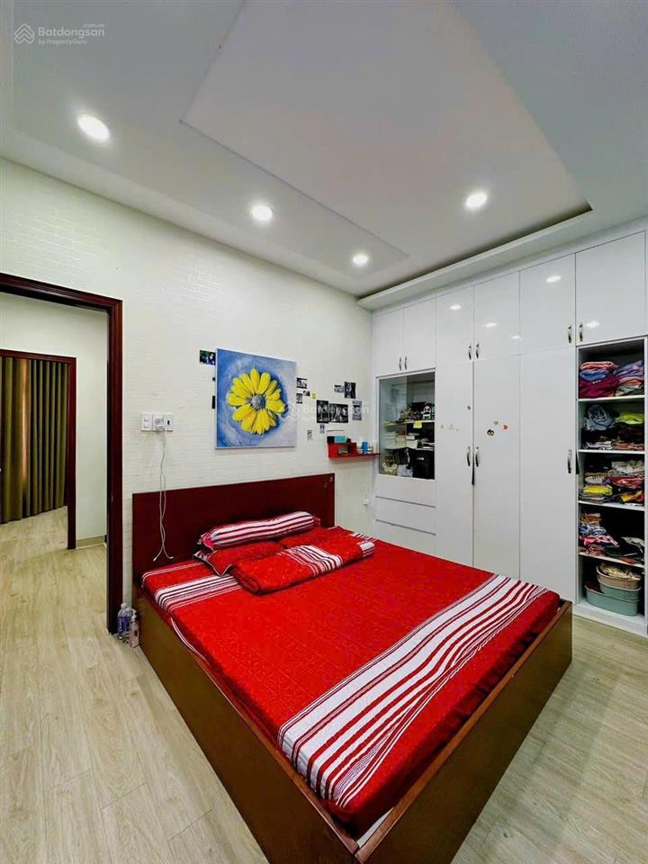 Nhà 3 lầu góc 2 mặt tiền đường 10m gần quốc lộ 13 kdc hồng long và đường hiệp bình, sổ hồng 103m