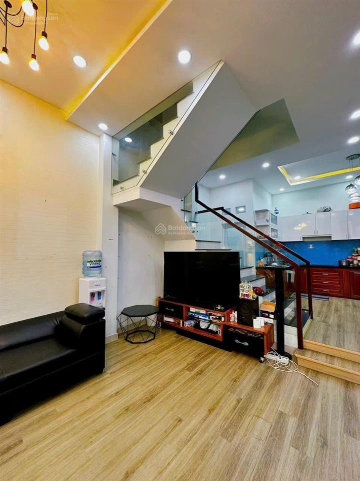 Nhà 3 lầu góc 2 mặt tiền đường 10m gần quốc lộ 13 kdc hồng long và đường hiệp bình, sổ hồng 103m