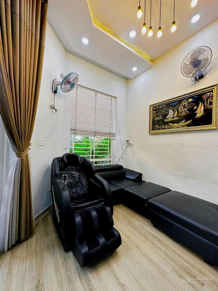 Nhà 3 lầu góc 2 mặt tiền đường 10m gần quốc lộ 13 kdc hồng long và đường hiệp bình, sổ hồng 103m