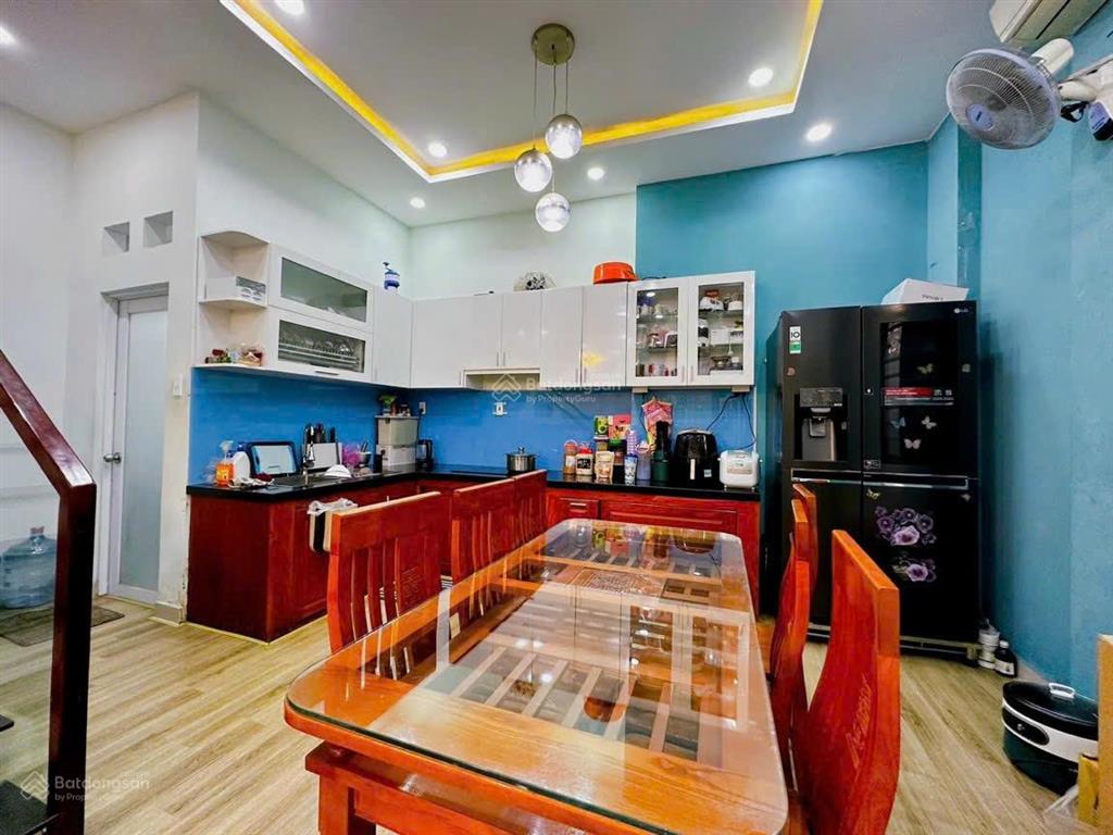 Nhà 3 lầu góc 2 mặt tiền đường 10m gần quốc lộ 13 kdc hồng long và đường hiệp bình, sổ hồng 103m