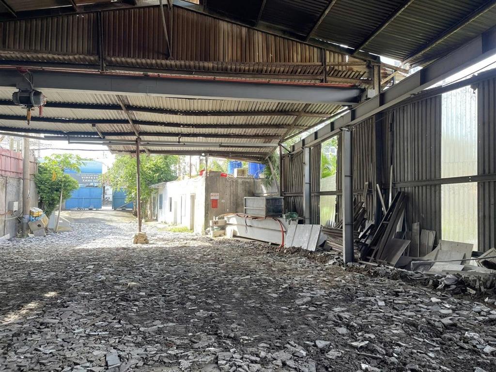 Cho thuê kho, nhà xưởng 2400m2 giá 70 triệu mặt tiền đường phường linh xuân thủ đức
