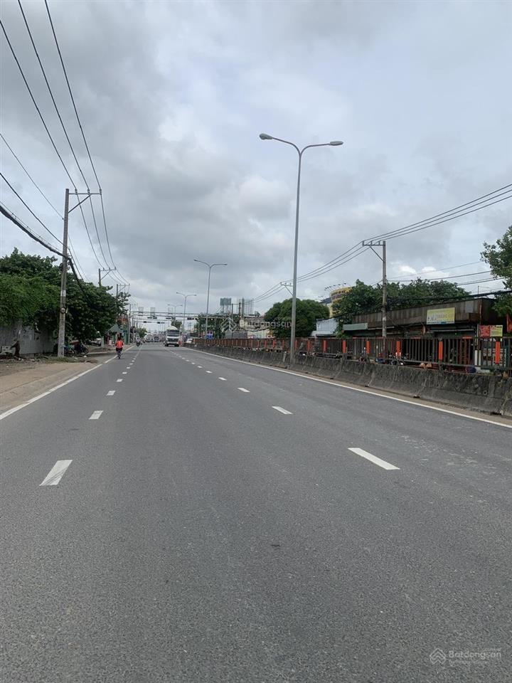 Cho thuê kho, nhà xưởng 2400m2 giá 70 triệu mặt tiền đường phường linh xuân thủ đức