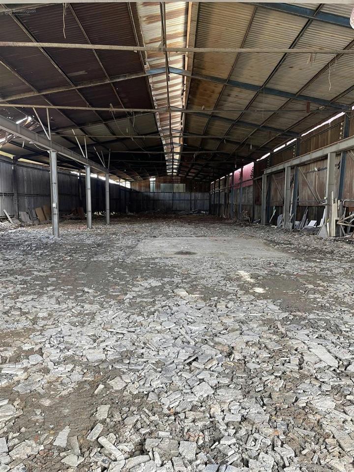 Cho thuê kho, nhà xưởng 2400m2 giá 70 triệu mặt tiền đường phường linh xuân thủ đức