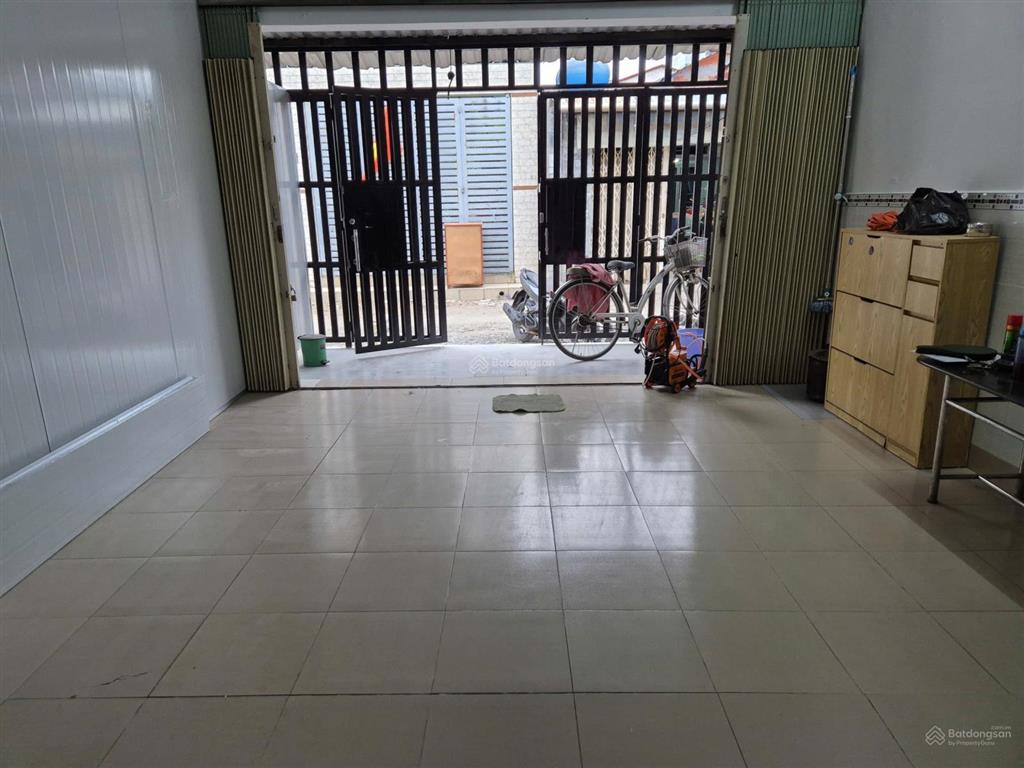 Cho thuê 82m2 mặt tiền đường nhánh quốc lộ 13 cách kđt vạn phúc thủ đức 1km