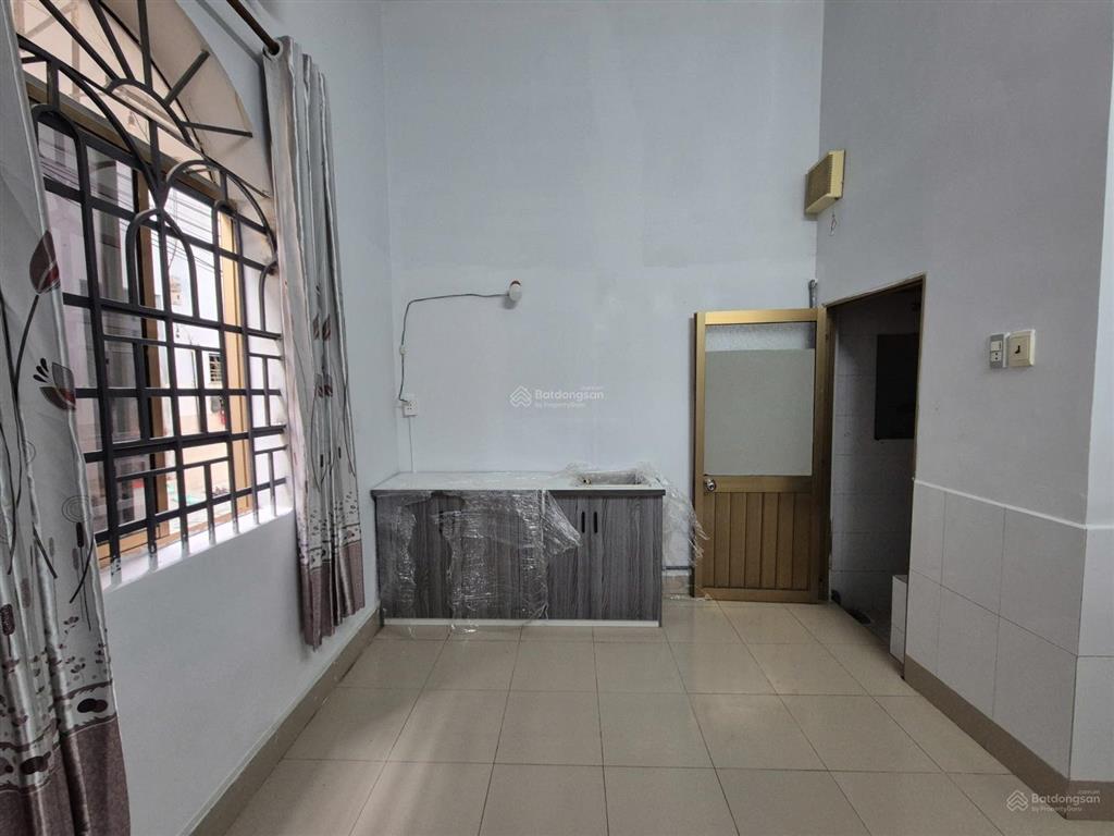 Cho thuê 82m2 mặt tiền đường nhánh quốc lộ 13 cách kđt vạn phúc thủ đức 1km