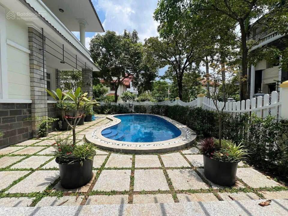 Villa compound nguyễn văn hưởng, thảo điền, 450m2, giá 104 triệu, trệt, 2 lầu, 4pn, hồ bơi sân vườn